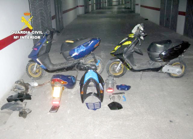 Detenidos 5 jvenes que se dedicaban a robar motocicletas en Totana